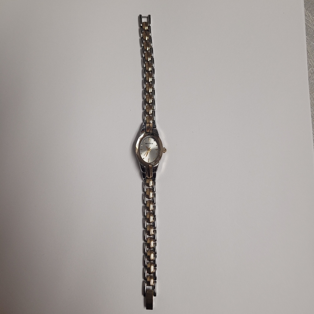 Vintage Armitron two toned watch - Picture 3 of 5